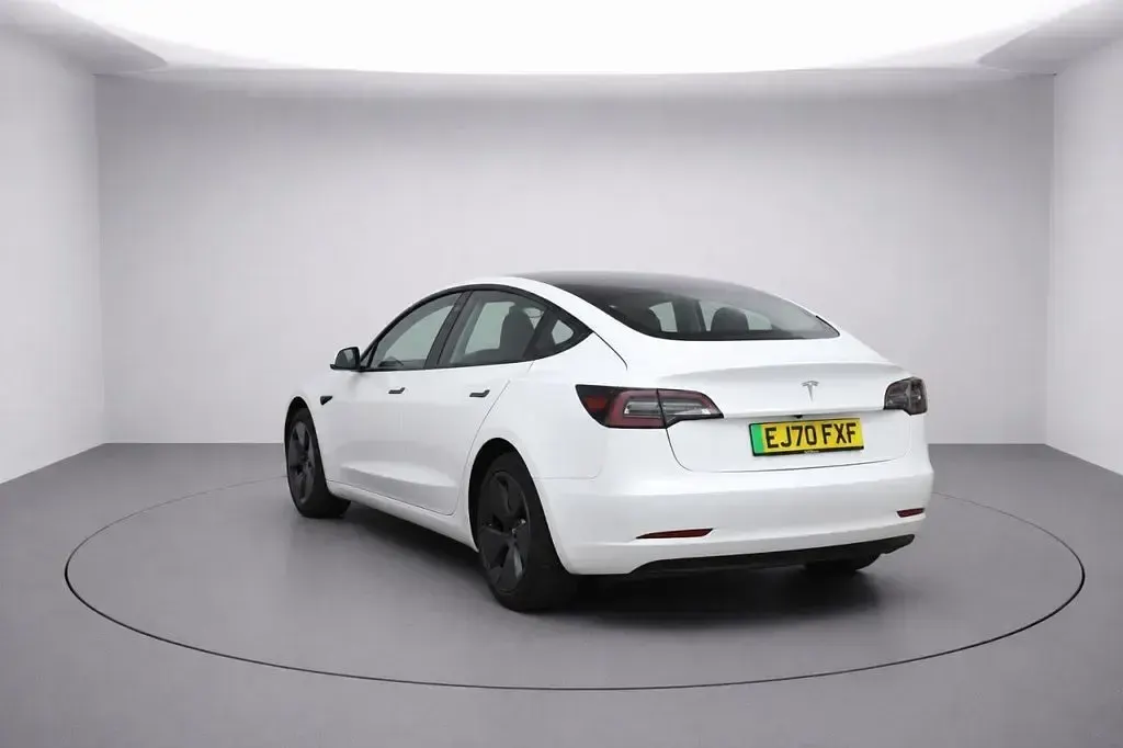 Used Tesla Model 3 Standard Range 239 kW (325 HP) 2020 White Sedan