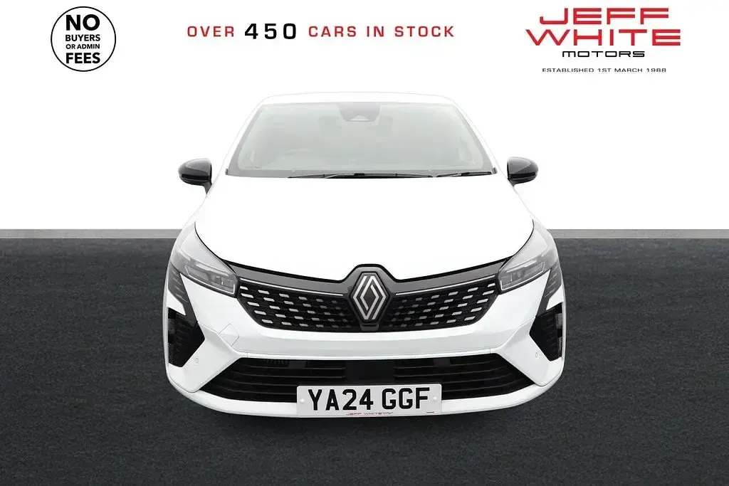 Used Renault Clio Play 90 HP (66 kW) 2024 White Hatchback