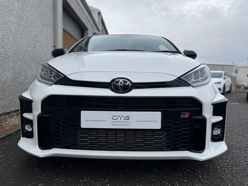 Used Toyota Yaris 257 HP (189 kW) 2022 White Hatchback