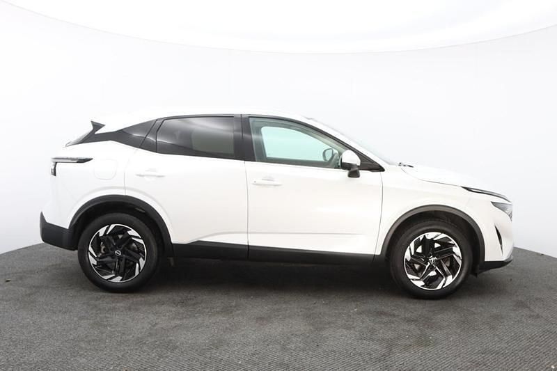 White Used 2024 Nissan Qashqai N-Connecta SUV | £23,999 (Expensive) - Image 1/4