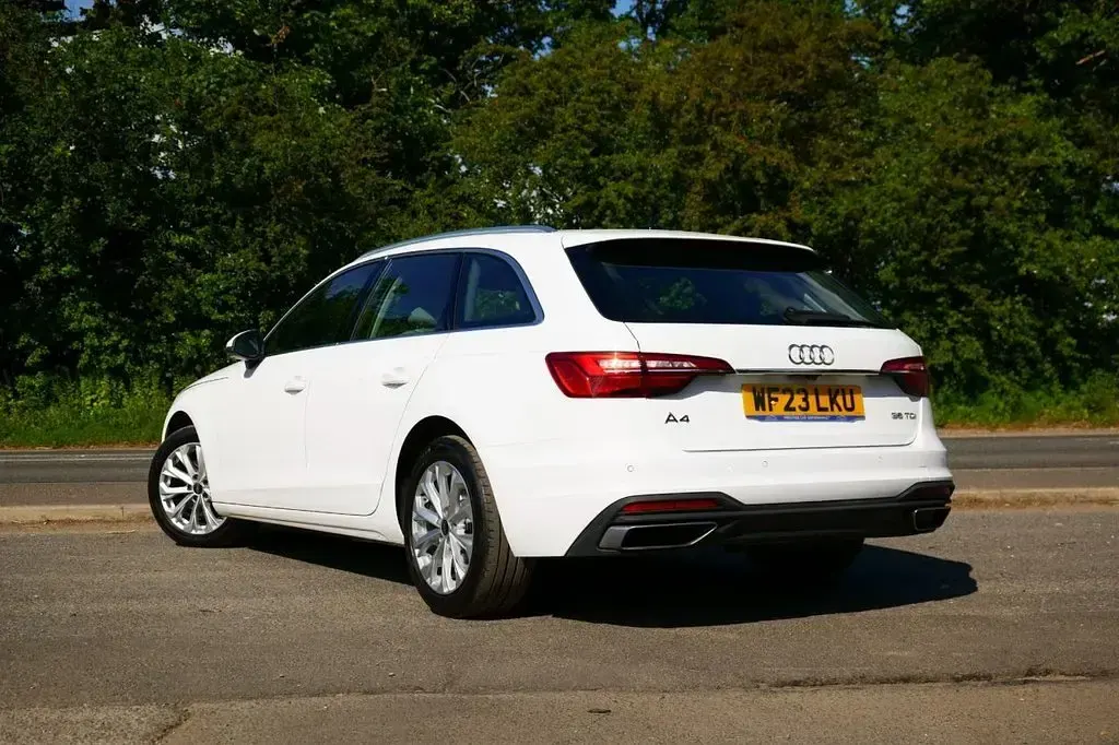 Used Audi A4 Comfort 163 HP (119 kW) 2023 White Estate