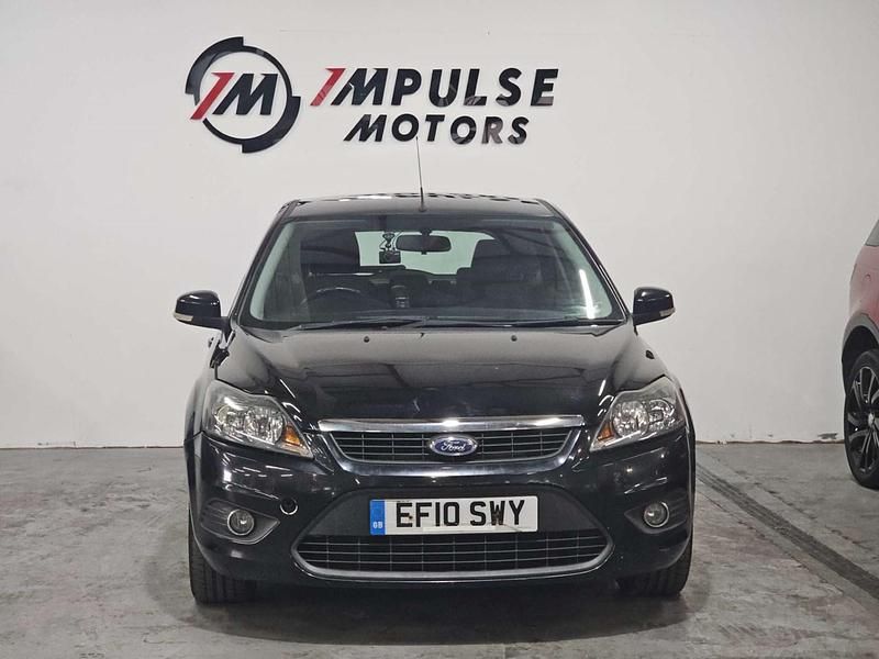 Begagnad Ford Focus Zetec 2010 Svart Halvkombi