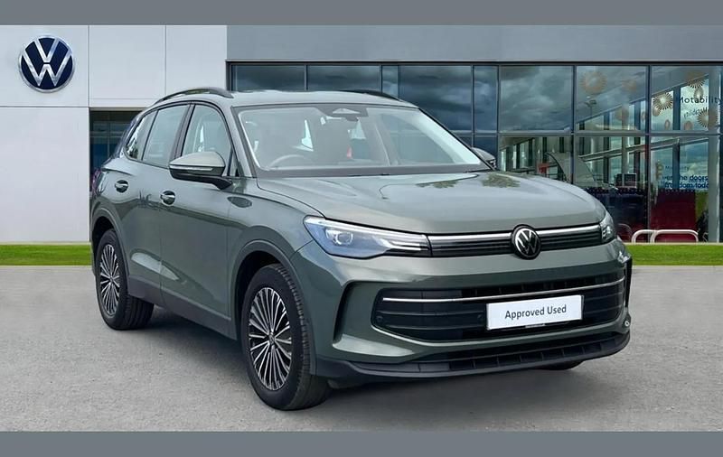 Used VW Tiguan Life 128 HP (94 kW) 2024 Green SUV