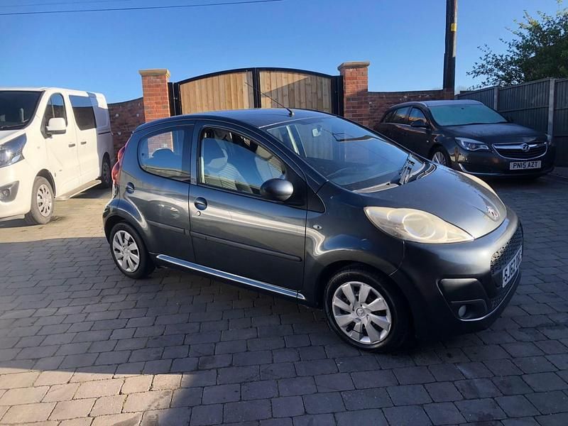 Used Peugeot 107 Active 68 HP (50 kW) 2012 Grey Hatchback