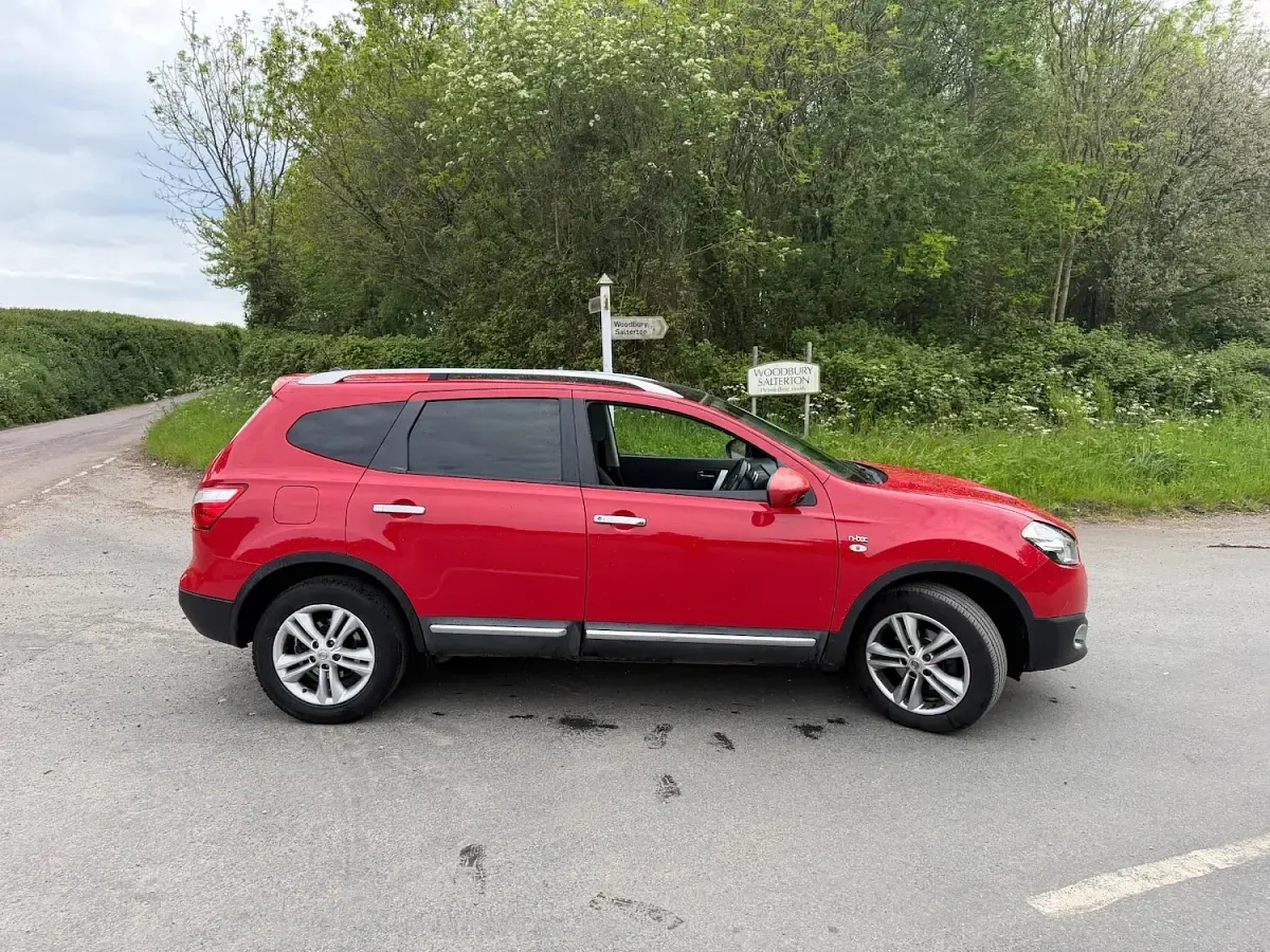 Używany Nissan Qashqai +2 N-TEC 110 KM (80 kW) 2011 Czerwony SUV