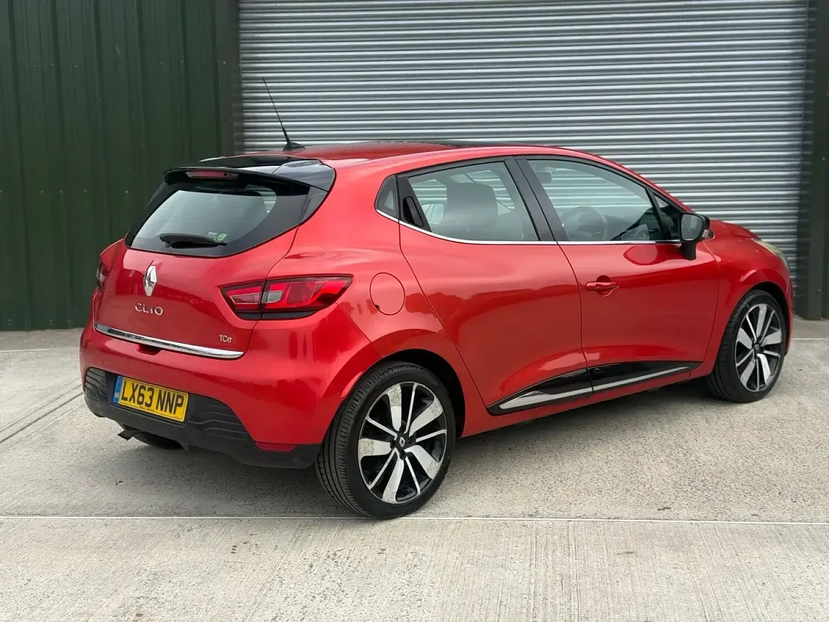 Used Renault Clio Dynamique 90 HP (66 kW) 2013 Red Hatchback
