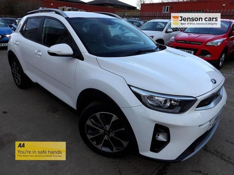 White Used 2019 Kia Stonic SUV | £6,990 (A bit pricey) - Image 1/4