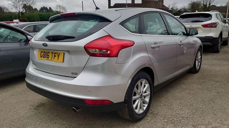 Used Ford Focus Titanium 150 HP (110 kW) 2016 Silver Hatchback