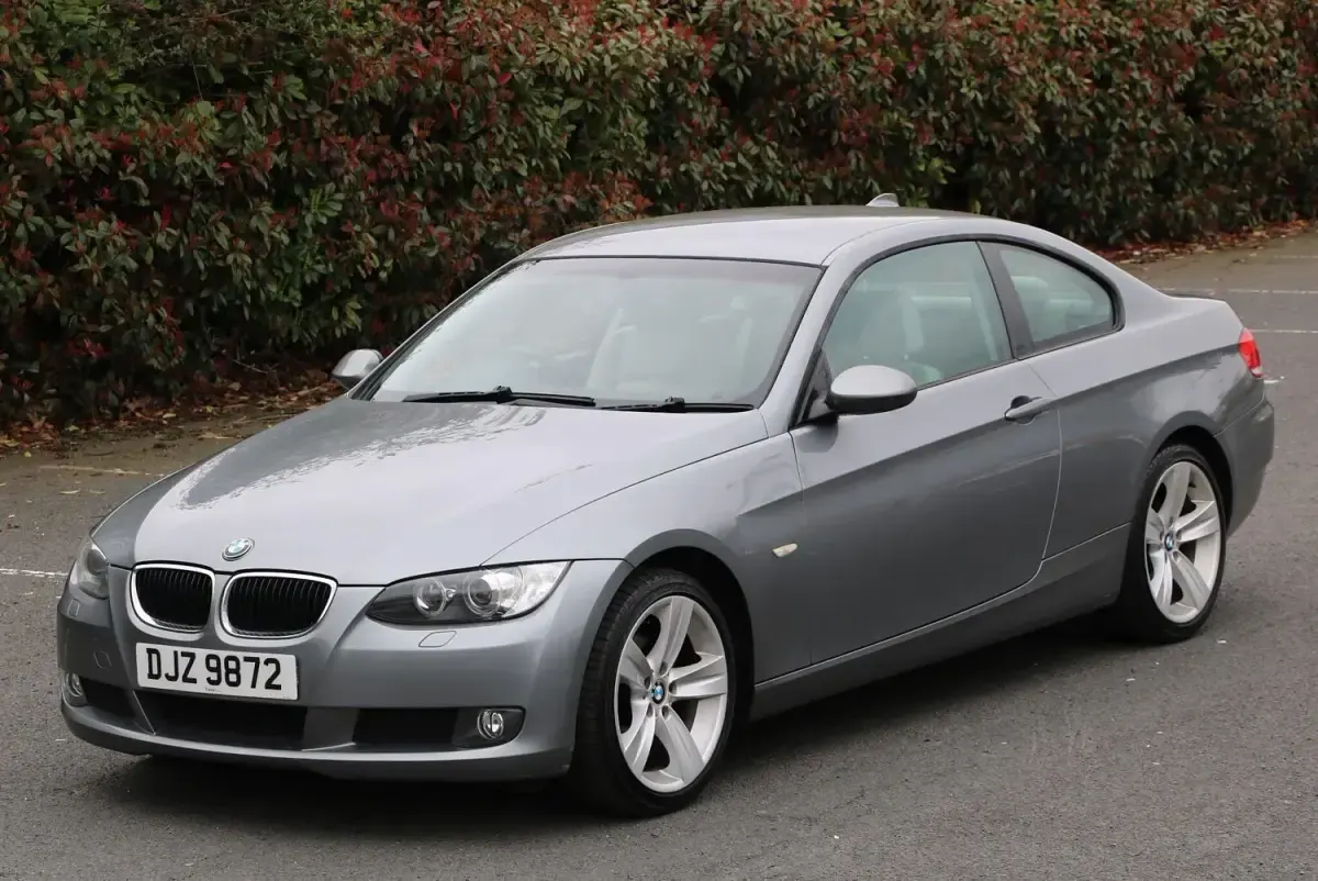 Usado BMW 320 2010 Cinzento Coupé