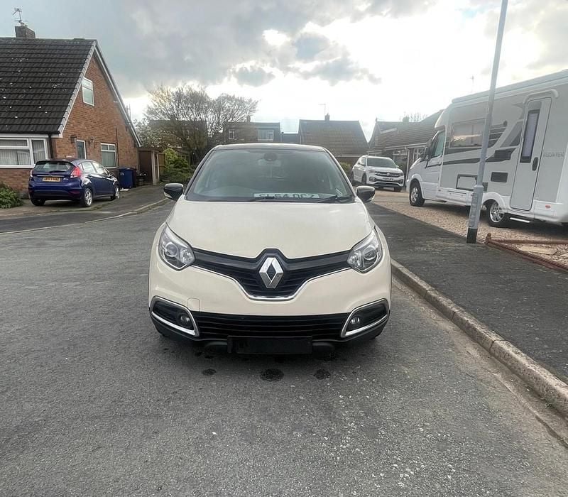 Second-hand Renault Captur Dynamique 90 CP (66 kW) 2014 Bej SUV