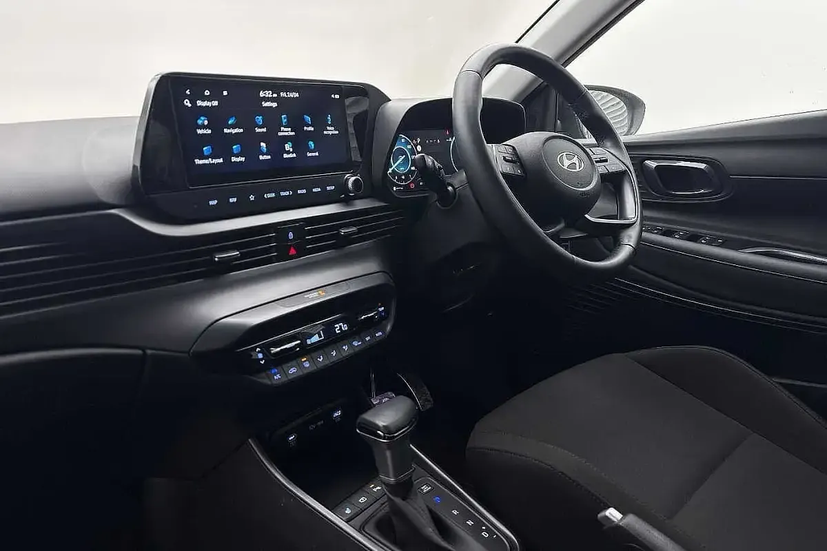 Used Hyundai Bayon Premium 100 HP (73 kW) 2024 Green SUV