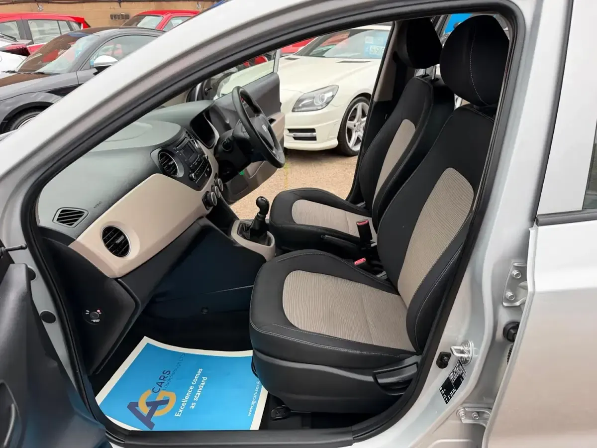 Used Hyundai i10 66 HP (48 kW) 2014 Silver Hatchback