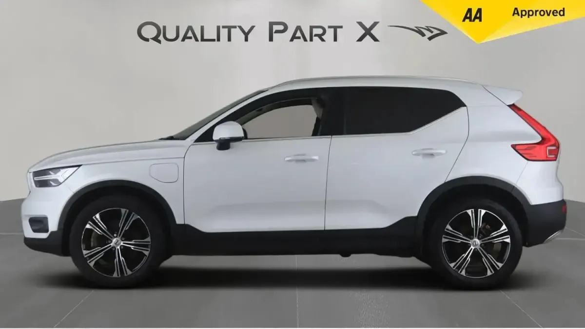 Used Volvo XC40 Inscription 2022 White SUV
