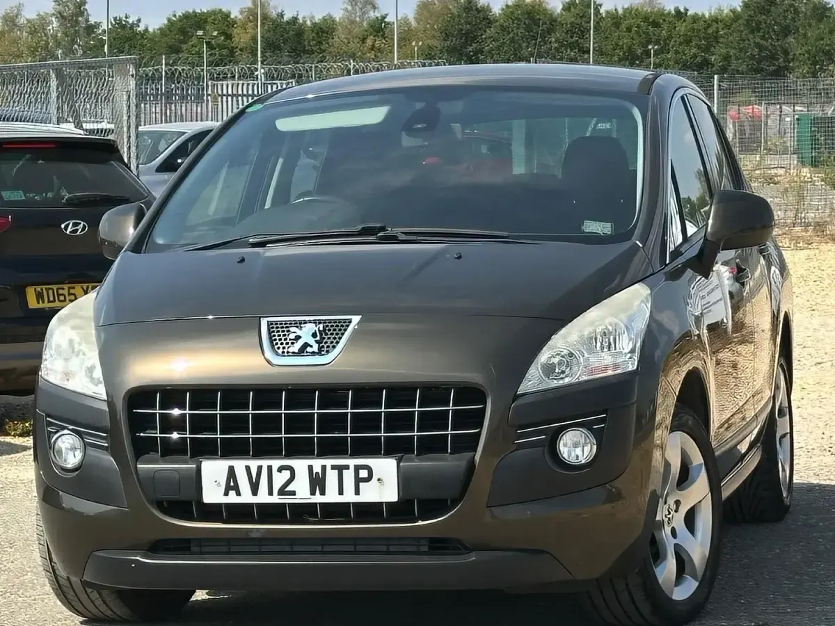 Used Peugeot 3008 Active 112 HP (82 kW) 2012 Brown Estate