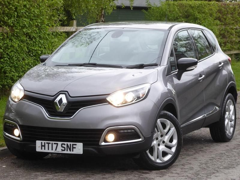 Begagnad Renault Captur Dynamique 110 HK (80 kW) 2017 Grå SUV