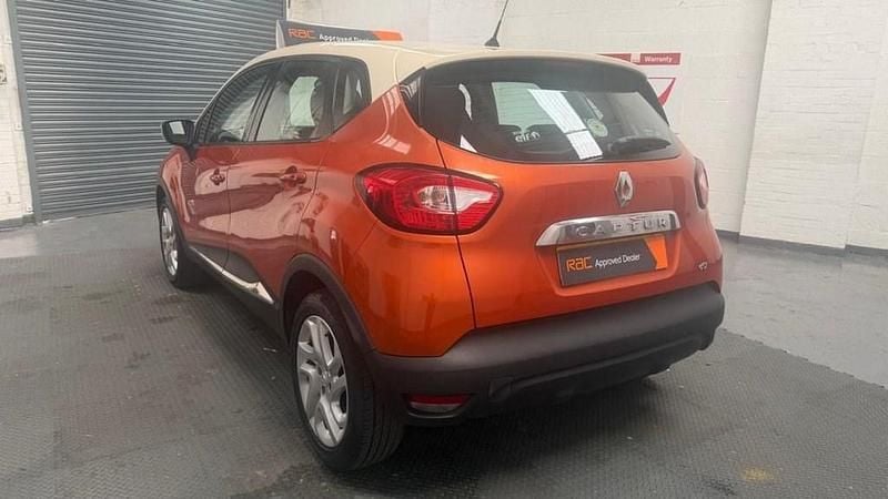 Usado Renault Captur Dynamique 90 HP (66 kW) 2015 Laranja SUV