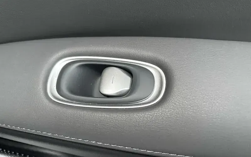 Used MG IM6 553 kW (752 HP) 2025 White SUV