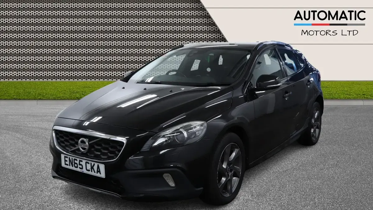 Used Volvo V40 120 HP (88 kW) 2015 Black Hatchback