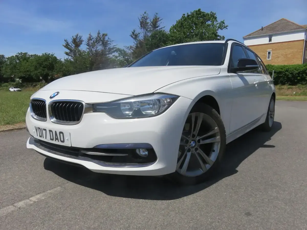 Used BMW 318 Sport Line 2017 White Estate