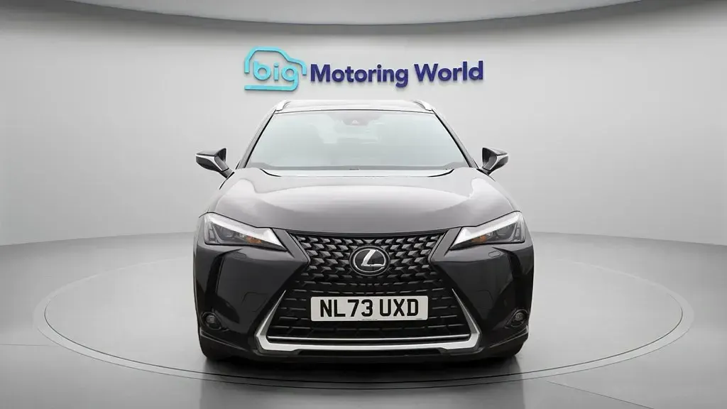 Usado Lexus UX 300e 150 kW (204 HP) 2023 SUV