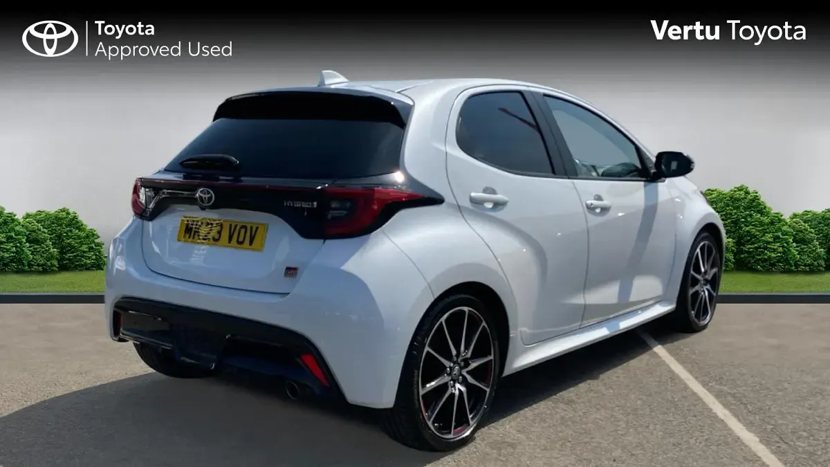 Used Toyota Yaris Sport 116 HP (85 kW) 2023 Platinum white pearl (pearlescent paint) Hatchback