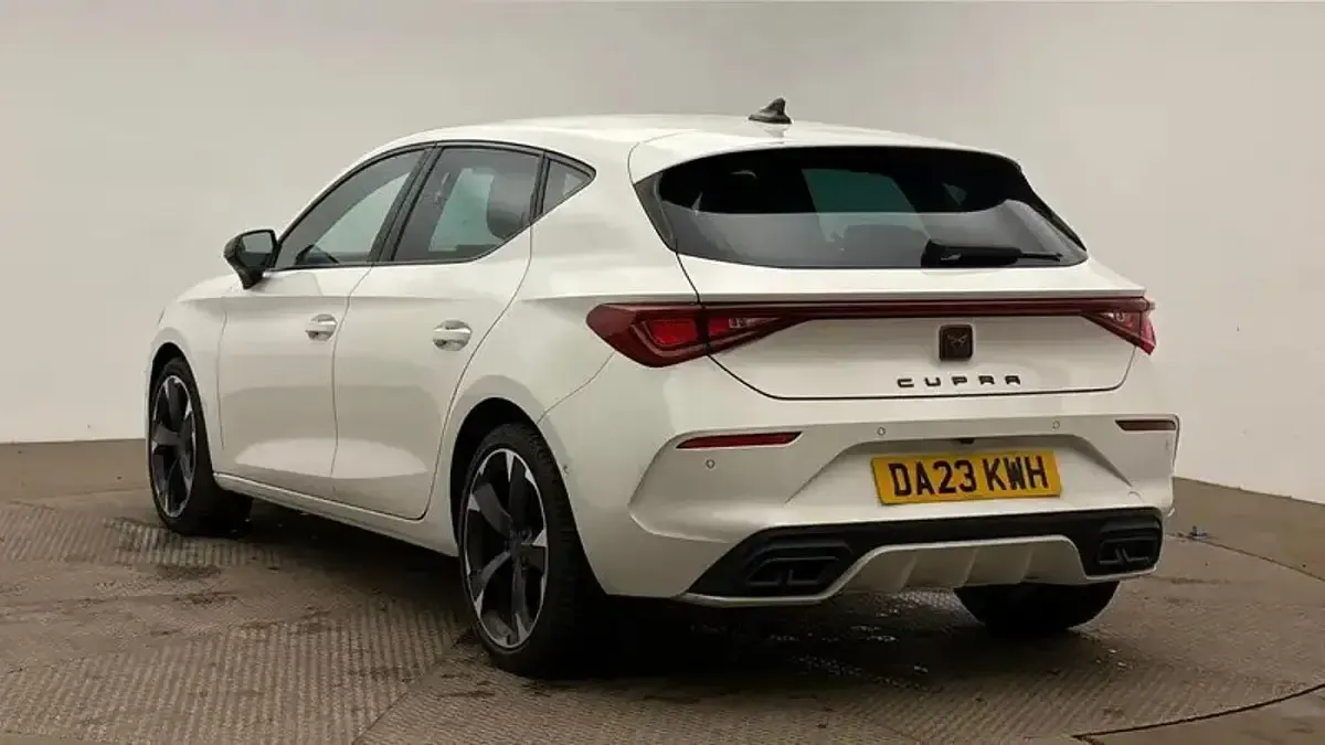 Used Cupra Leon 150 HP (110 kW) 2023 White Hatchback