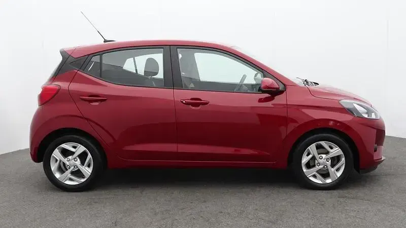 Used Hyundai i10 SE 67 HP (49 kW) 2022 Red Hatchback
