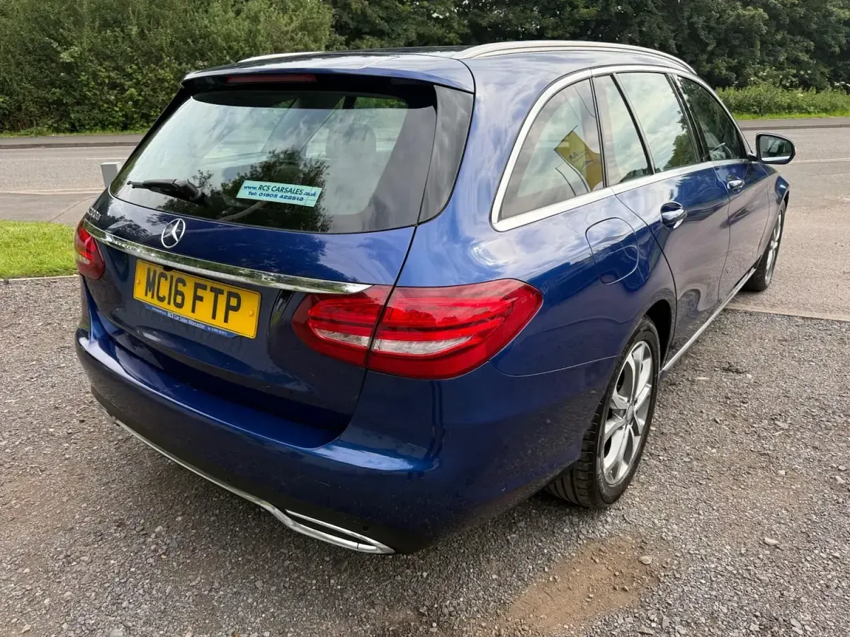 Used Mercedes C200 136 HP (100 kW) 2016 Blue Estate