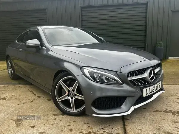 Usado Mercedes C220 AMG line 170 HP (125 kW) 2018 Cinzento Coupé