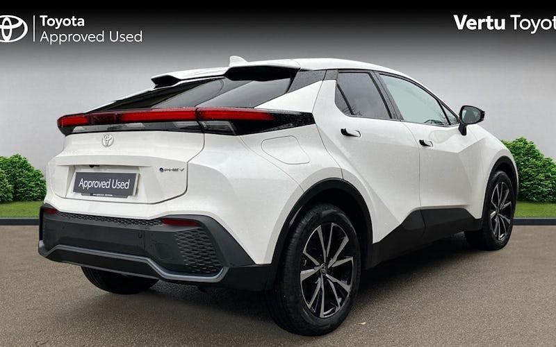 Used Toyota C-HR Design 223 HP (164 kW) 2024 White SUV