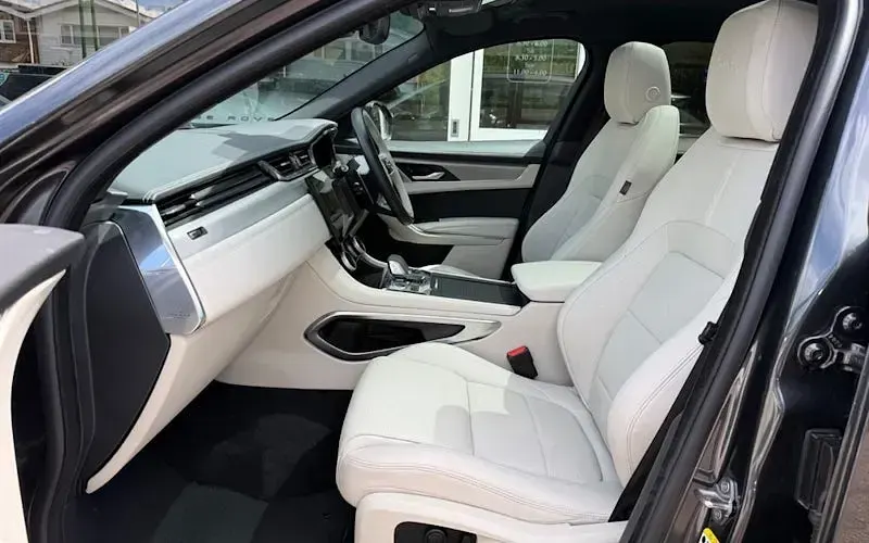 Begagnad Jaguar F-Pace R-Dynamic 204 HK (150 kW) 2024 Grå SUV