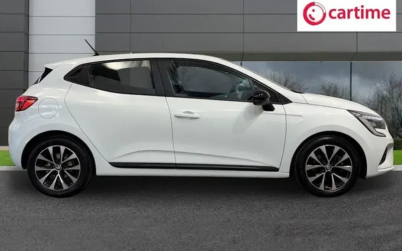 Used Renault Clio Evolution 145 HP (106 kW) 2022 White Hatchback