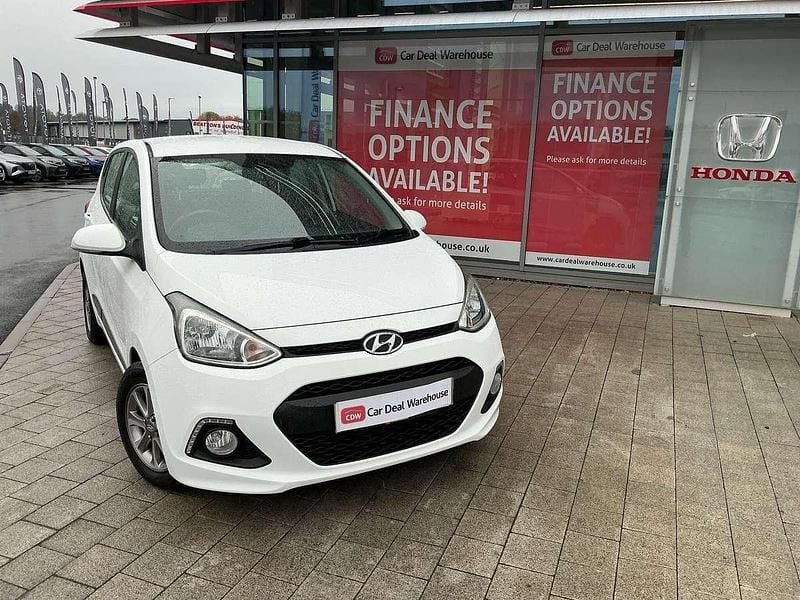 White Used 2016 Hyundai i10 Premium Hatchback | £6,599 (Fair price) - Image 1/4