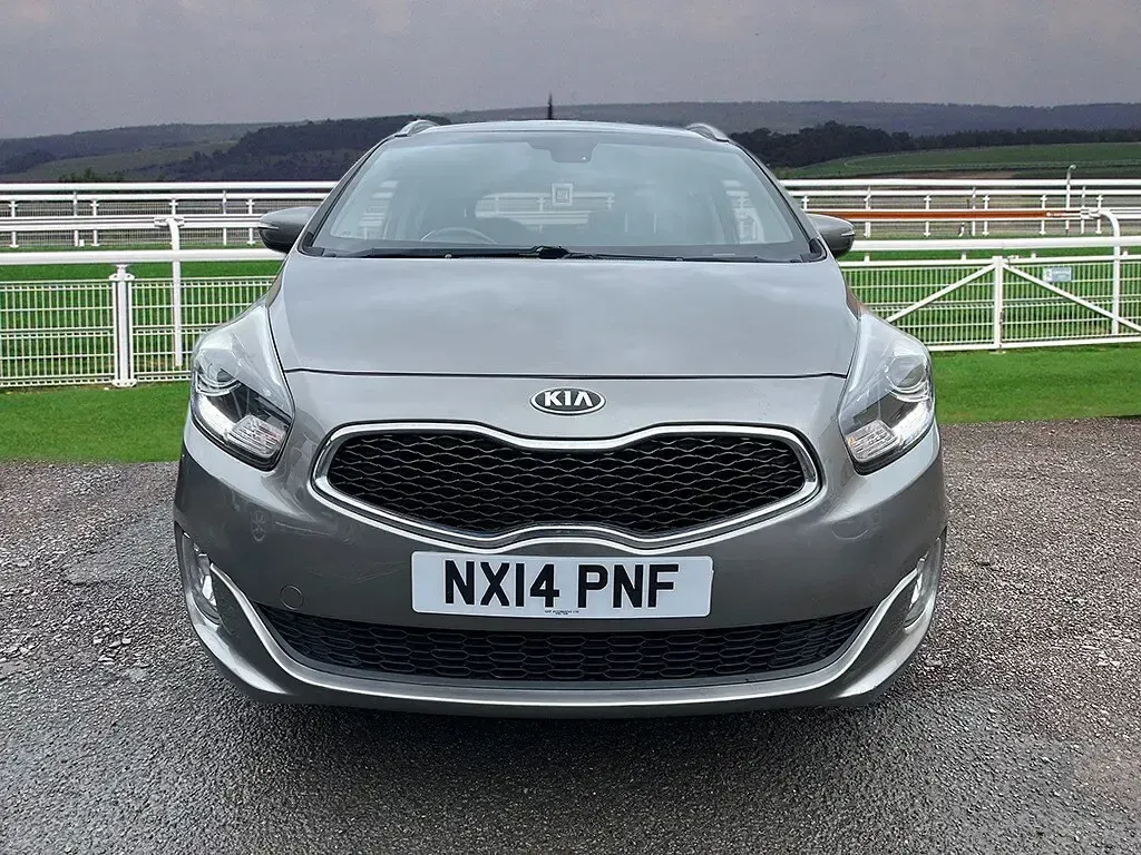 Used Kia Carens 2014 Silver MPV