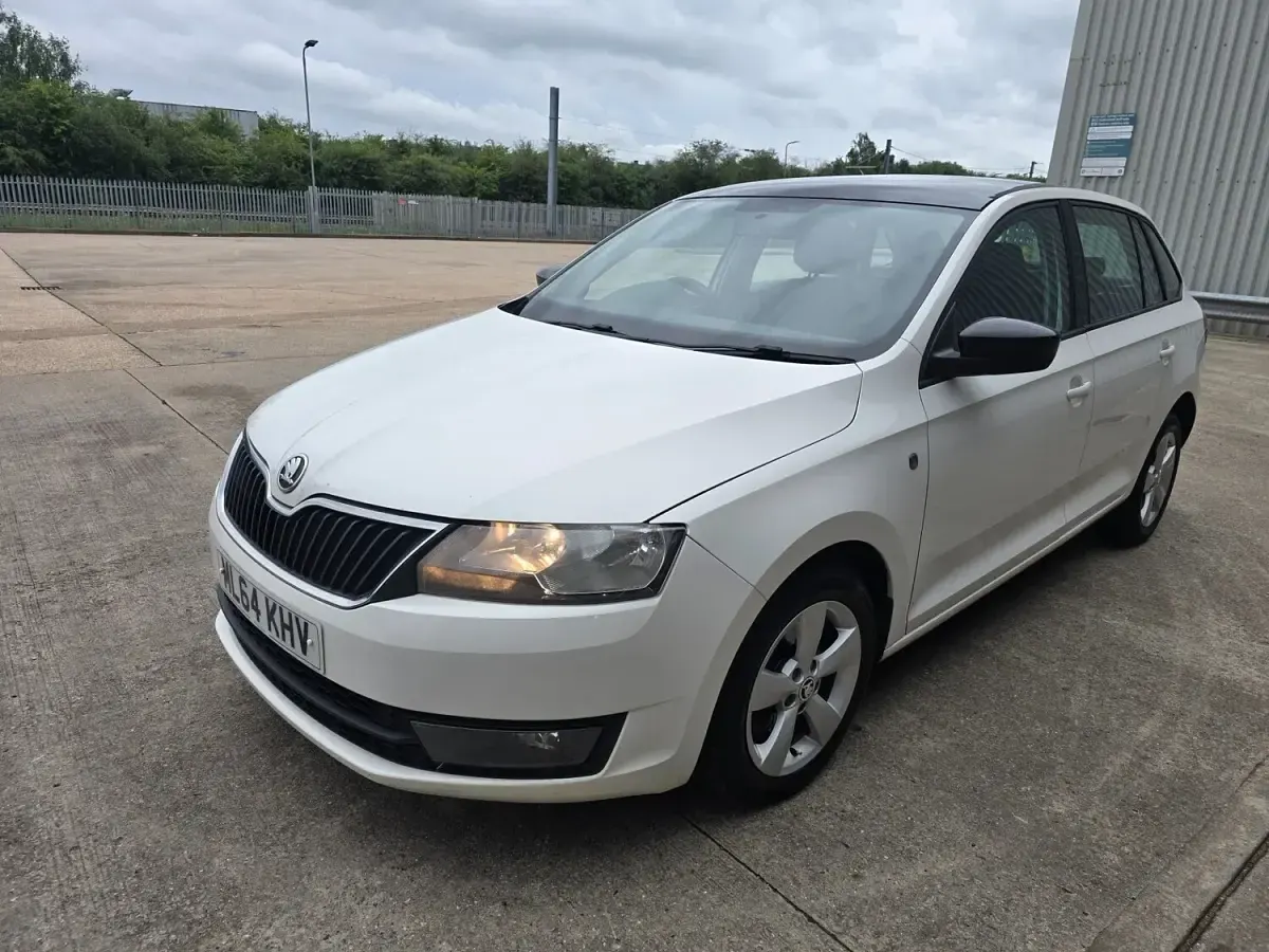 Used Skoda Rapid SE 2014 White Hatchback