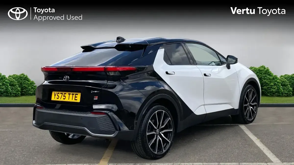 Used Toyota C-HR Sport 197 HP (144 kW) 2026 White SUV