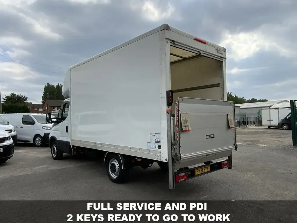 Used Iveco Daily 136 HP (100 kW) 2021 White