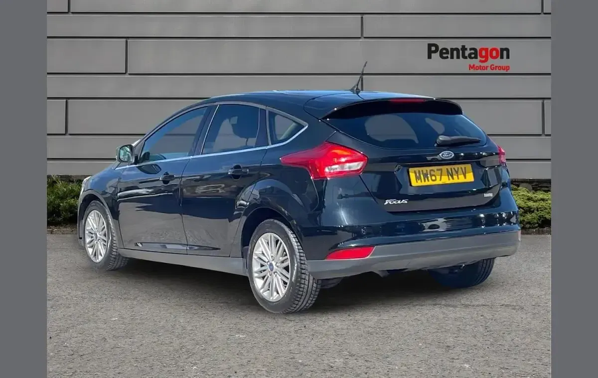 Used Ford Focus Zetec 123 HP (90 kW) 2017 Black Hatchback