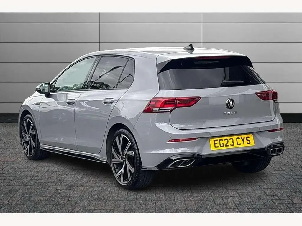 Second-hand VW Golf VIII R-line 130 CP (95 kW) 2023 Gri Hatchback
