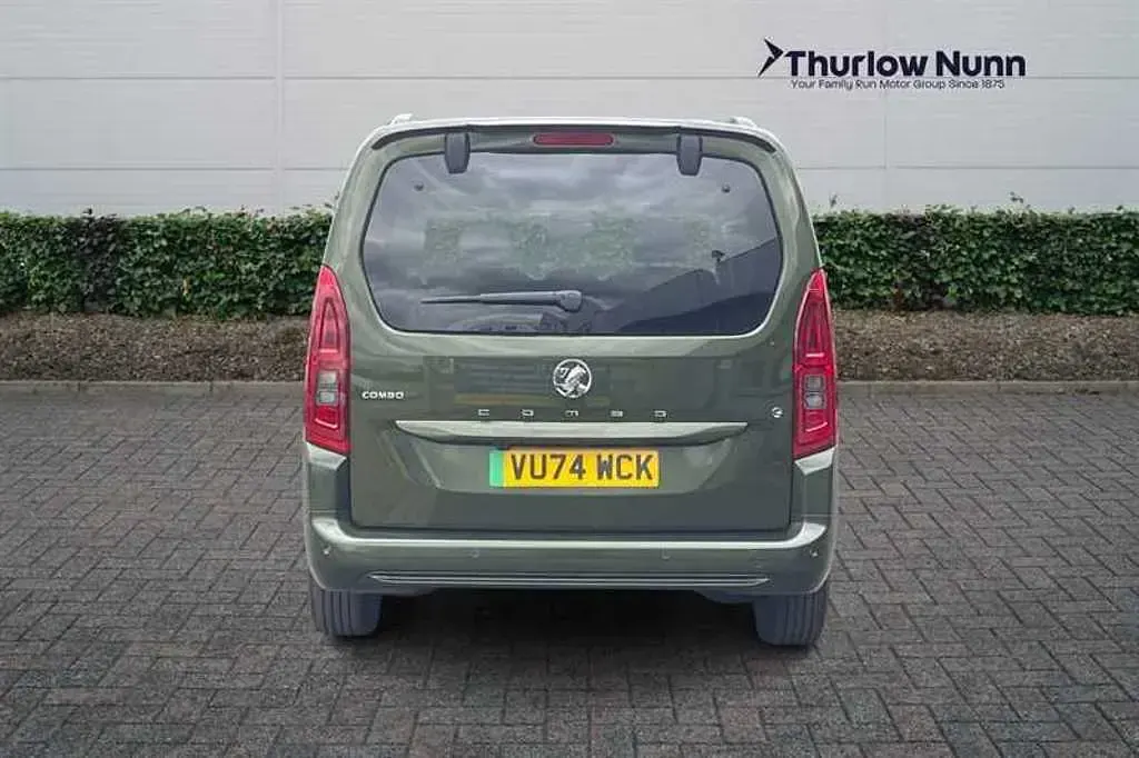 Used Vauxhall Combo Ultimate 100 kW (136 HP) 2025 Green MPV