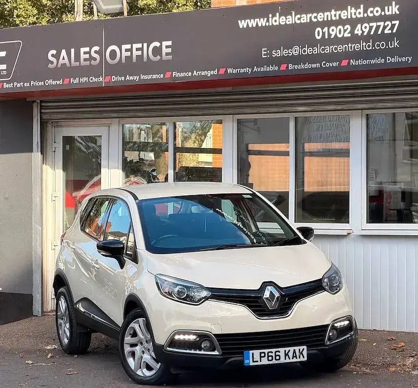 Used Renault Captur Dynamique 90 HP (66 kW) 2017 Cream SUV