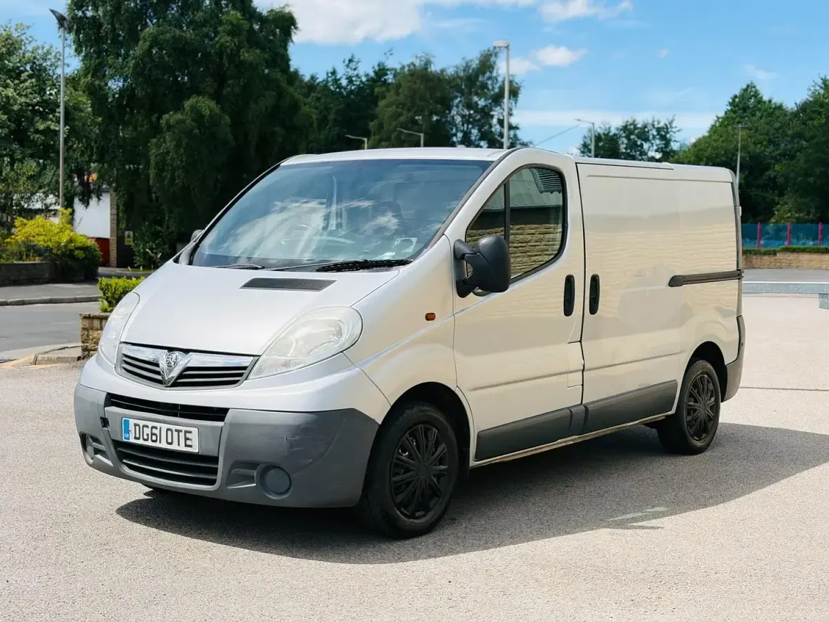 Used Vauxhall Vivaro 115 HP (84 kW) 2011 Silver MPV