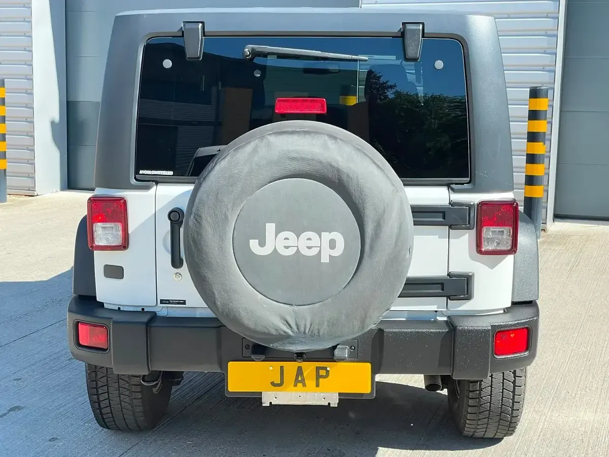 Used Jeep Wrangler Sahara 285 HP (209 kW) 2013 White SUV