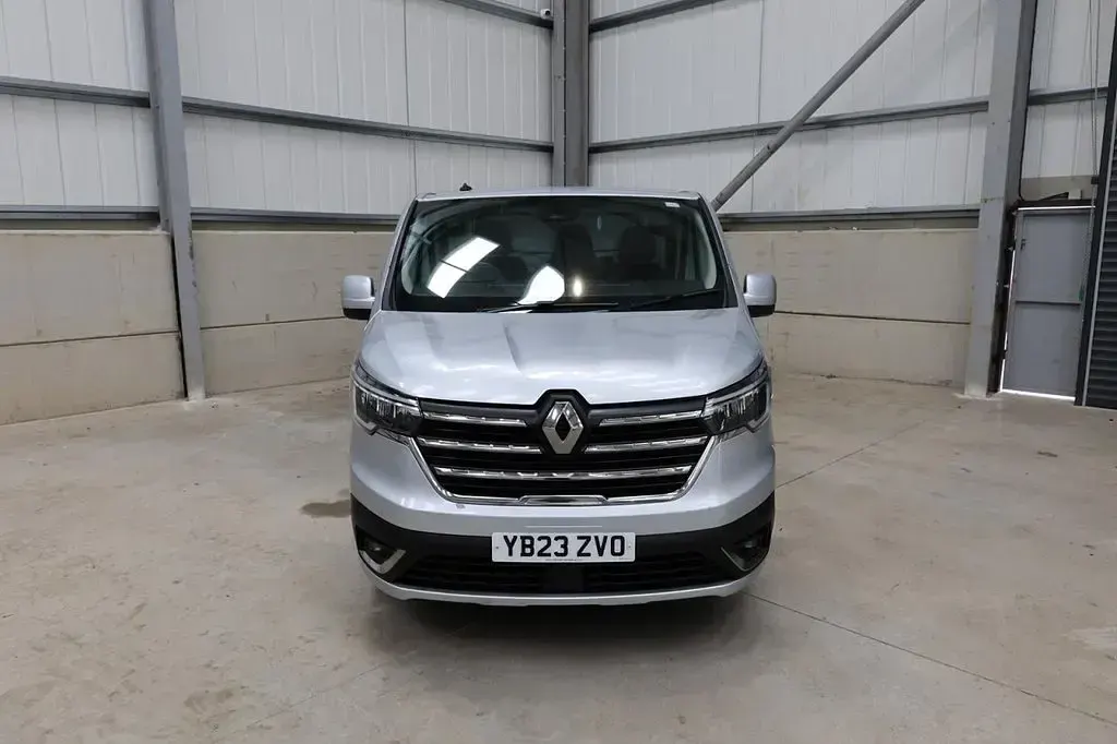 Used Renault Trafic 130 HP (95 kW) 2023 Grey MPV