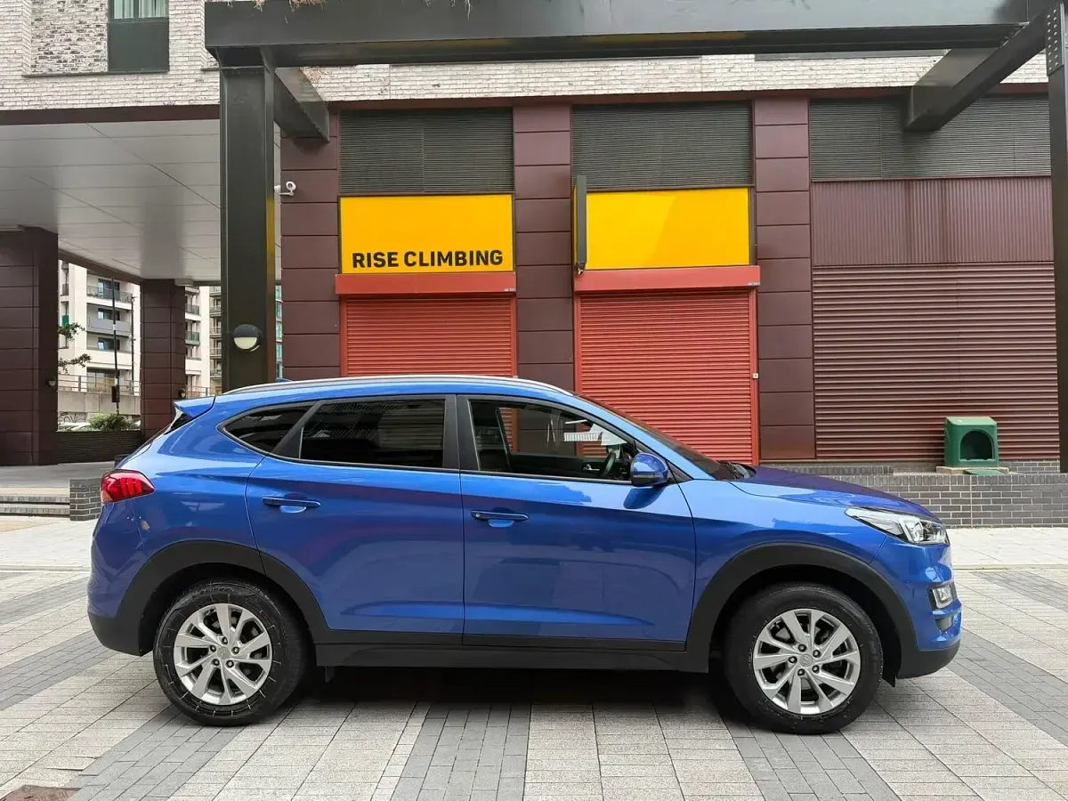 Used Hyundai Tucson SE 136 HP (100 kW) 2019 Blue SUV
