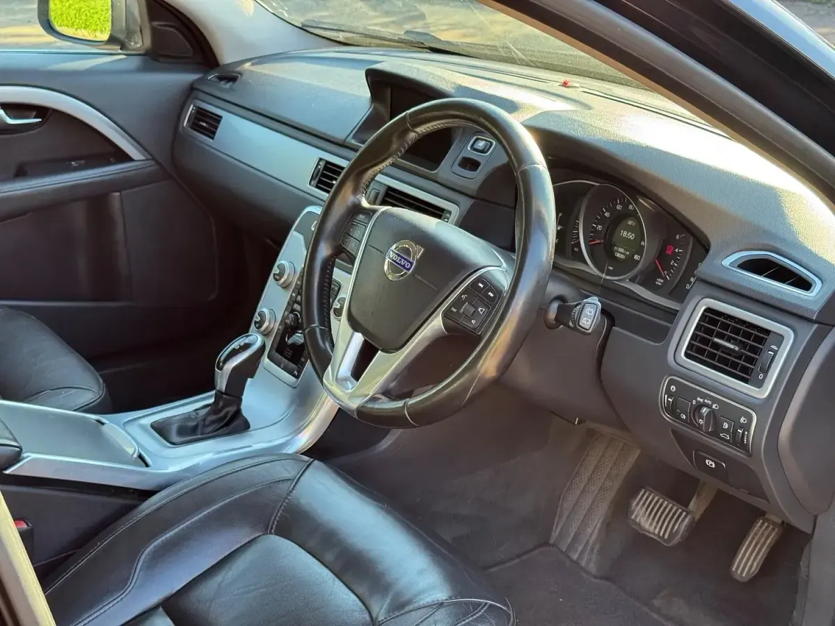 Used Volvo V70 SE 181 HP (133 kW) 2015 Blue Estate