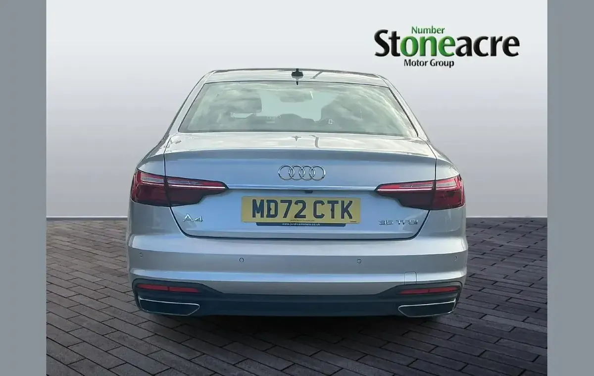 Begagnad Audi A4 Comfort 150 HK (110 kW) 2023 Silver Sedan