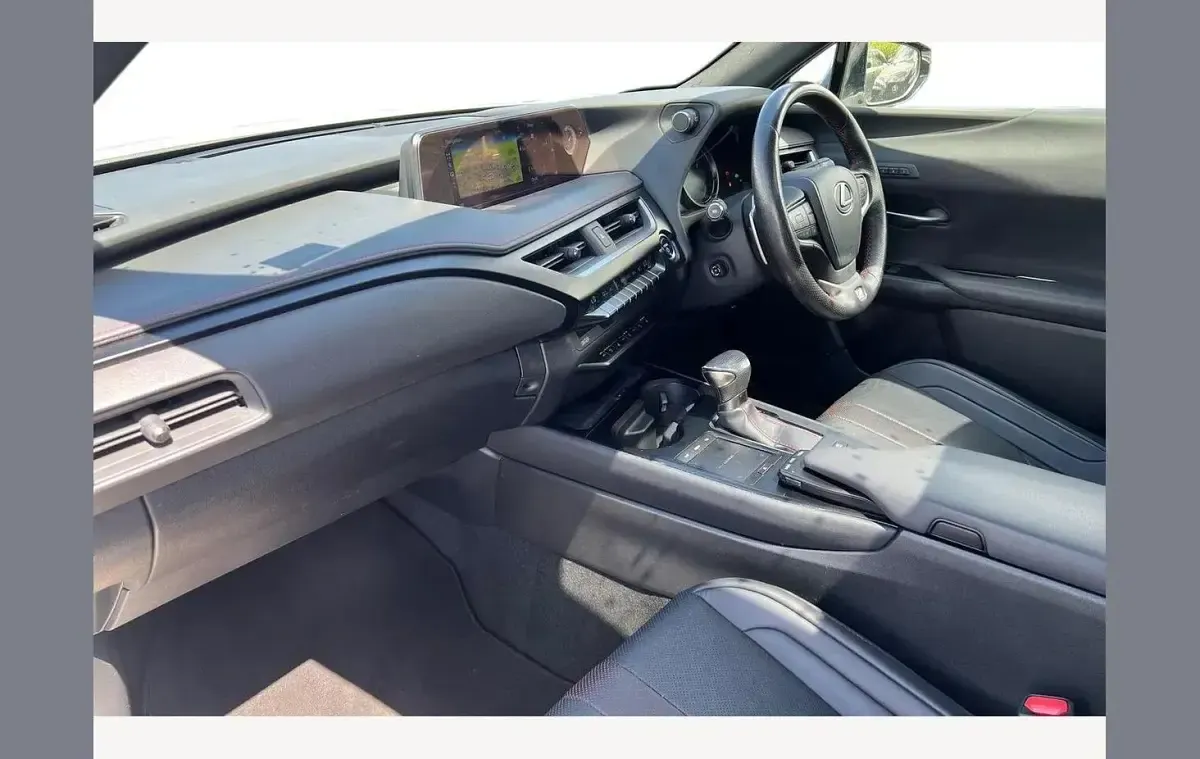 Used Lexus UX 250h Sport Line 199 HP (146 kW) 2019 White SUV