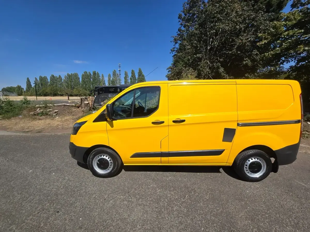 Used Ford Transit Custom 125 HP (91 kW) 2014 Yellow Van