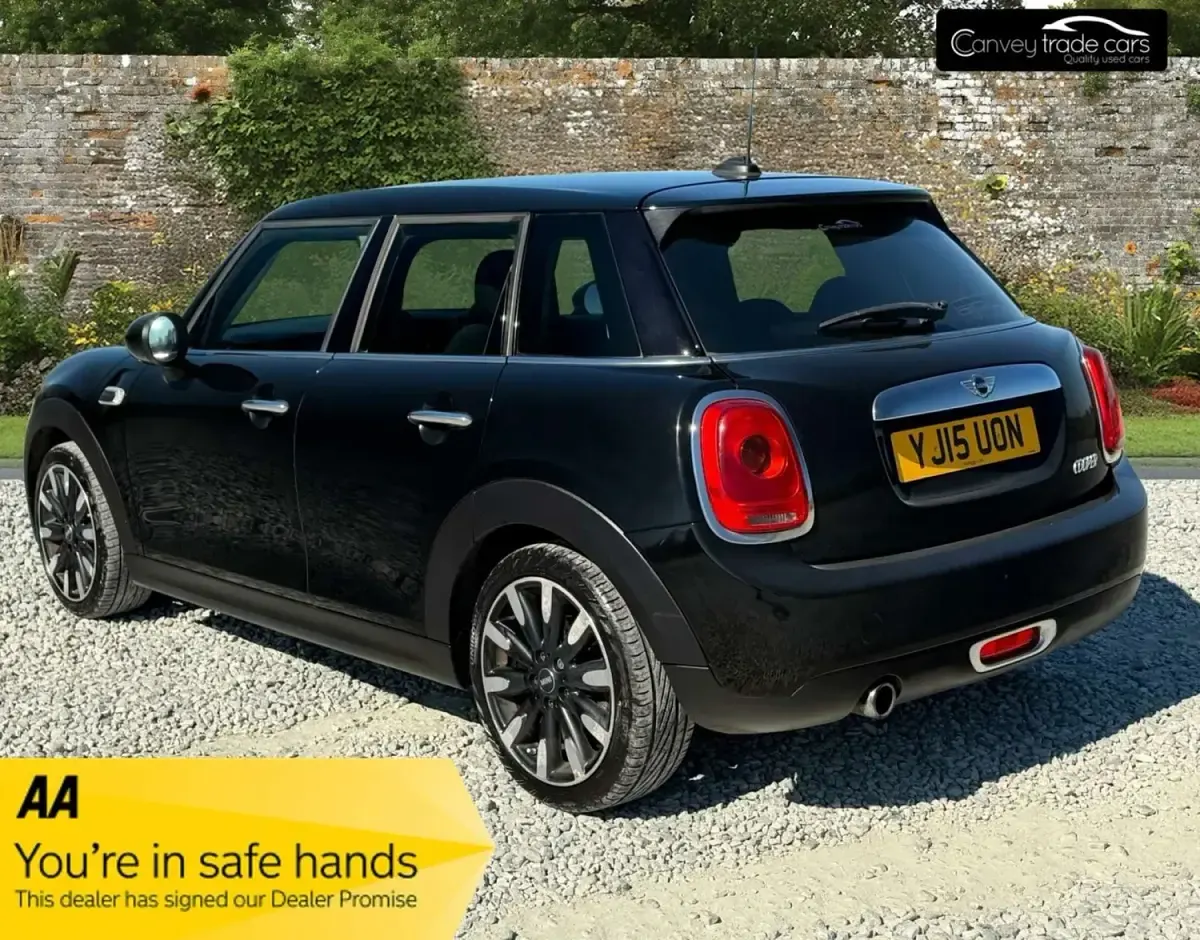 Begagnad Mini Cooper Hatch 136 HK (100 kW) 2015 Svart Halvkombi